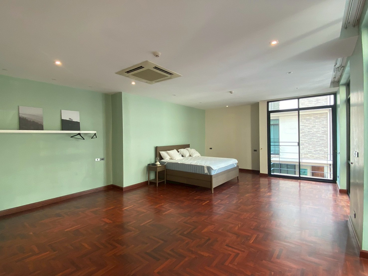 For RentHouseSukhumvit, Asoke, Thonglor : ✨For rent: Beautiful house in Phrom Phong area, 4 bedrooms, 450 sq.m., fully furnished, with private swimming pool and private garden. Conveniently located near BTS Phrom Phong. Ready to move in