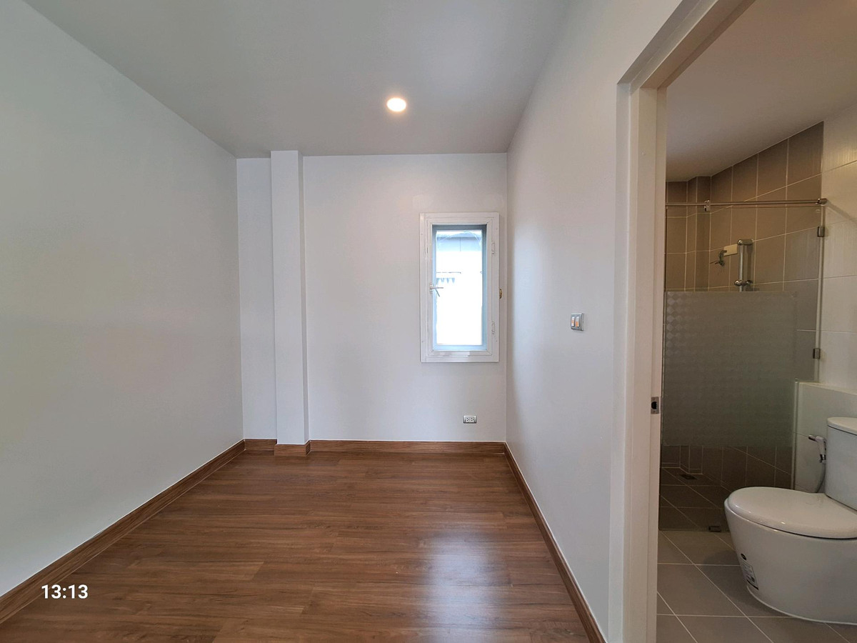 ขายบ้านนวมินทร์ รามอินทรา : ขายถูก บ้านเดี่ยววัชรพล 63.8 ตร.ว.  หลังมุม เดอะเซนโทร วัชรพล ติดถนนสุขาภิบาล 5 