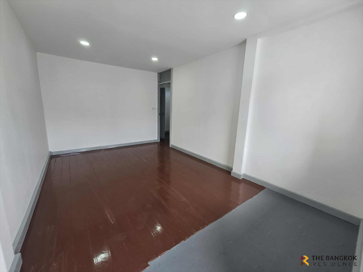 ขายทาวน์โฮมรัชดา ห้วยขวาง : 🌠 บ้านรีโนเวท ใกล้ MRT ห้วยขวาง ทำเลศักยภาพ ที่มีดีมานด์สูง