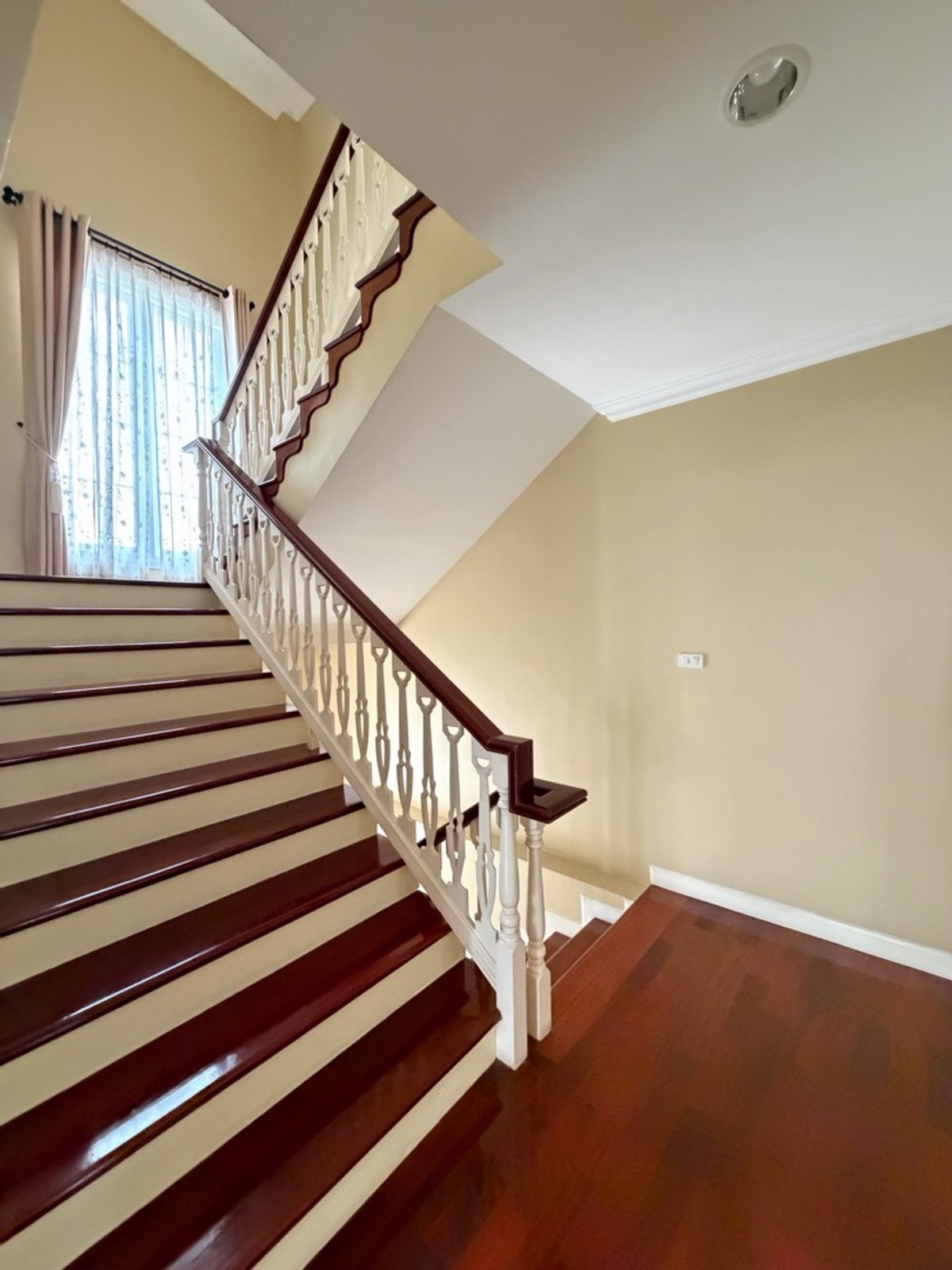 ให้เช่าบ้านบางนา แบริ่ง ลาซาล : Fantasia Villa4 Bangna บ้านใหญ่ ฟังก์ชันครบ เหมาะสำหรับอยู่เองหรือทำโฮมออฟฟิศ ทำเลดีมาก ใกล้ทางด่วน / Mega Bangna / โรงเรียนนานาชาติ