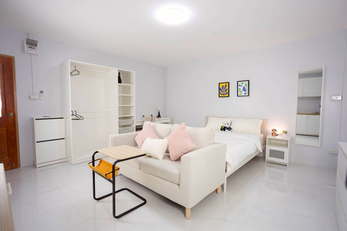 ให้เช่าโชคชัย4 ลาดพร้าว71 : ให้เช่าห้อง ใกล้ปากซอยลาดพร้าว 64 เพียง 200 เมตร มีหลายห้อง ราคาตั้งแต่ 7000-10000 บาท  ตั้งอยู่ ซอยเกตุนุติ แขวงวังทองหลาง เขตวังทองหลาง กรุงเทพฯ 10310