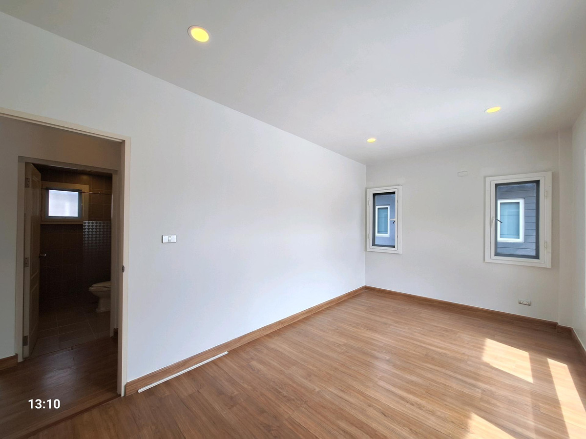 ขายบ้านนวมินทร์ รามอินทรา : ขายถูก บ้านเดี่ยววัชรพล 63.8 ตร.ว.  หลังมุม เดอะเซนโทร วัชรพล ติดถนนสุขาภิบาล 5 