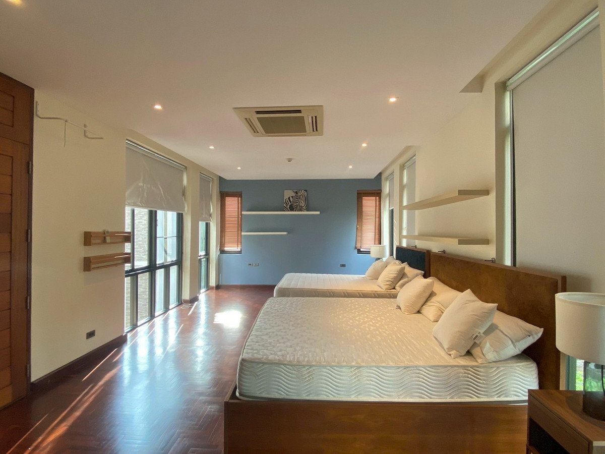 For RentHouseSukhumvit, Asoke, Thonglor : ✨For rent: Beautiful house in Phrom Phong area, 4 bedrooms, 450 sq.m., fully furnished, with private swimming pool and private garden. Conveniently located near BTS Phrom Phong. Ready to move in