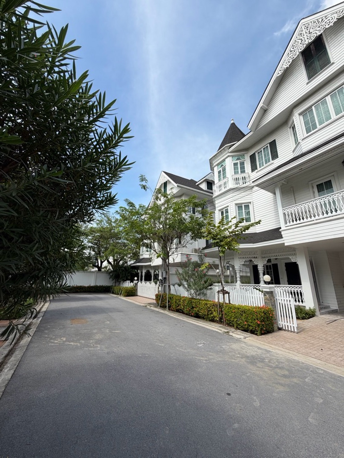 ให้เช่าบ้านบางนา แบริ่ง ลาซาล : Fantasia Villa4 Bangna บ้านใหญ่ ฟังก์ชันครบ เหมาะสำหรับอยู่เองหรือทำโฮมออฟฟิศ ทำเลดีมาก ใกล้ทางด่วน / Mega Bangna / โรงเรียนนานาชาติ