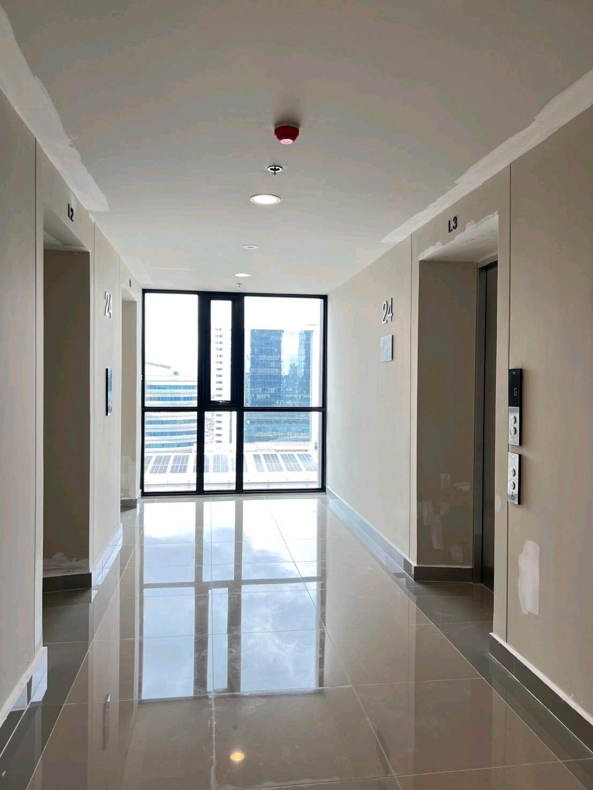 ขายดาวน์คอนโดพระราม 9 เพชรบุรีตัดใหม่ RCA : ขาดทุนกว่าแสน ขายดาวน์โนเบิล นิว ดิสทริค R9 ชั้น24 พระราม9 ติดรถไฟฟ้าและห้างCentral