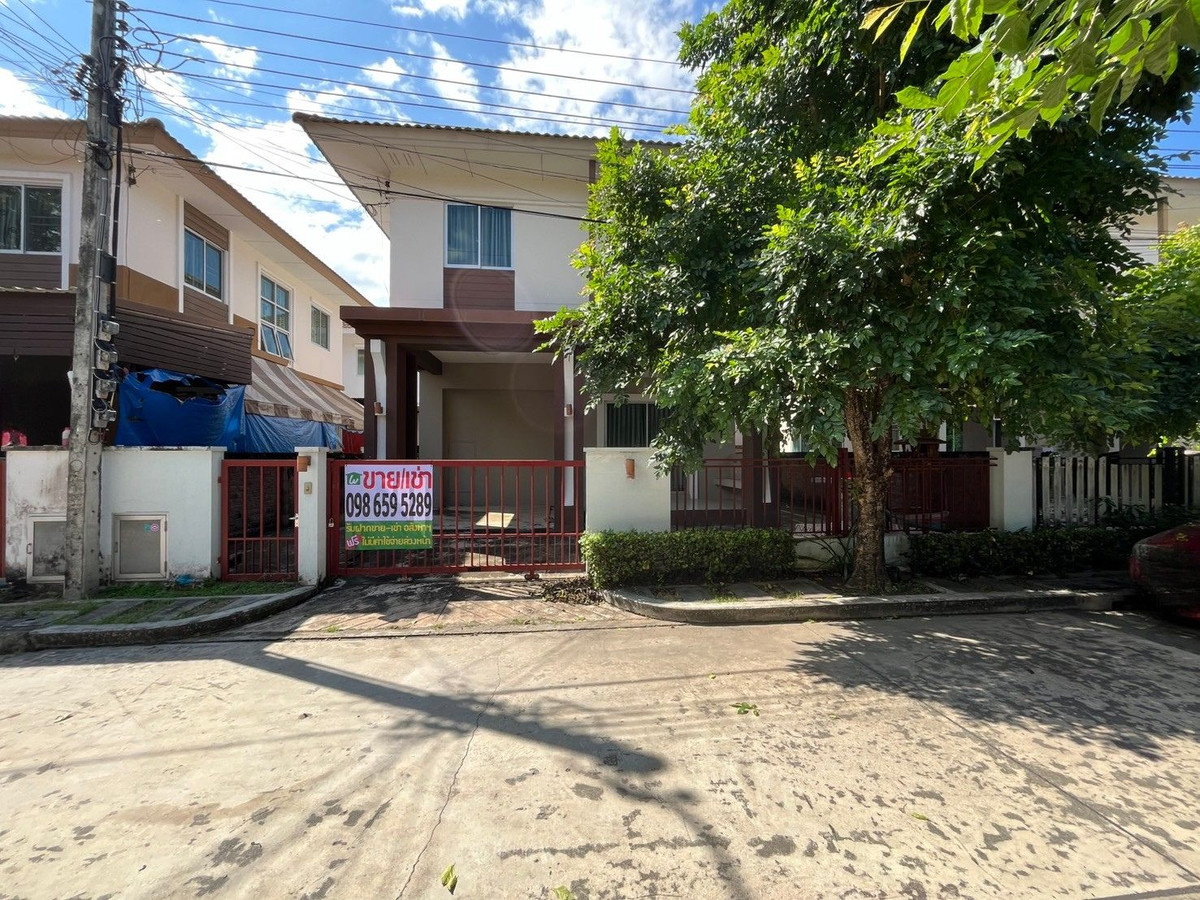 Samut Prakan,Samrong : For sale/for rent, semi-detached house, ready to move in, Atoll Maldives Beach Srinakarin - Nam Daeng, near Mega Bangna. international school Can raise small pets, quiet and pleasant.