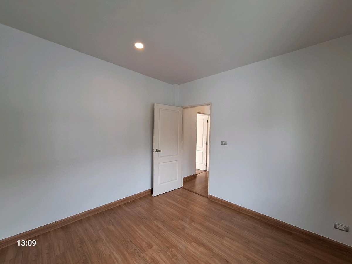 ขายบ้านนวมินทร์ รามอินทรา : ขายถูก บ้านเดี่ยววัชรพล 63.8 ตร.ว.  หลังมุม เดอะเซนโทร วัชรพล ติดถนนสุขาภิบาล 5 