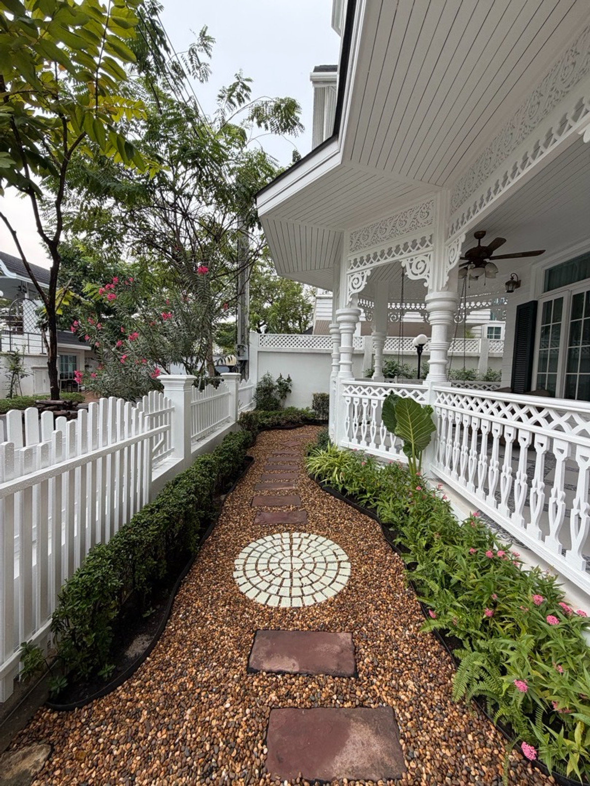 ให้เช่าบ้านบางนา แบริ่ง ลาซาล : Fantasia Villa4 Bangna บ้านใหญ่ ฟังก์ชันครบ เหมาะสำหรับอยู่เองหรือทำโฮมออฟฟิศ ทำเลดีมาก ใกล้ทางด่วน / Mega Bangna / โรงเรียนนานาชาติ