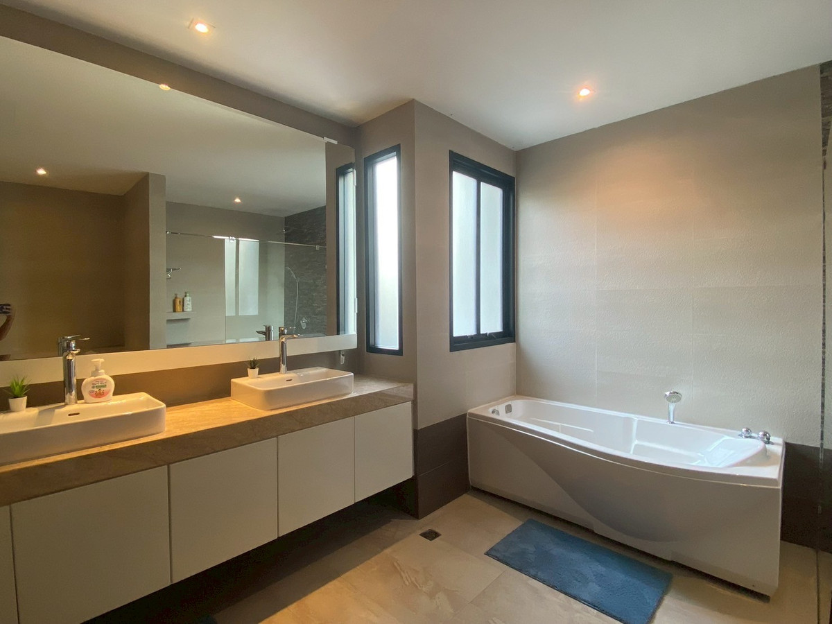 For RentHouseSukhumvit, Asoke, Thonglor : ✨For rent: Beautiful house in Phrom Phong area, 4 bedrooms, 450 sq.m., fully furnished, with private swimming pool and private garden. Conveniently located near BTS Phrom Phong. Ready to move in