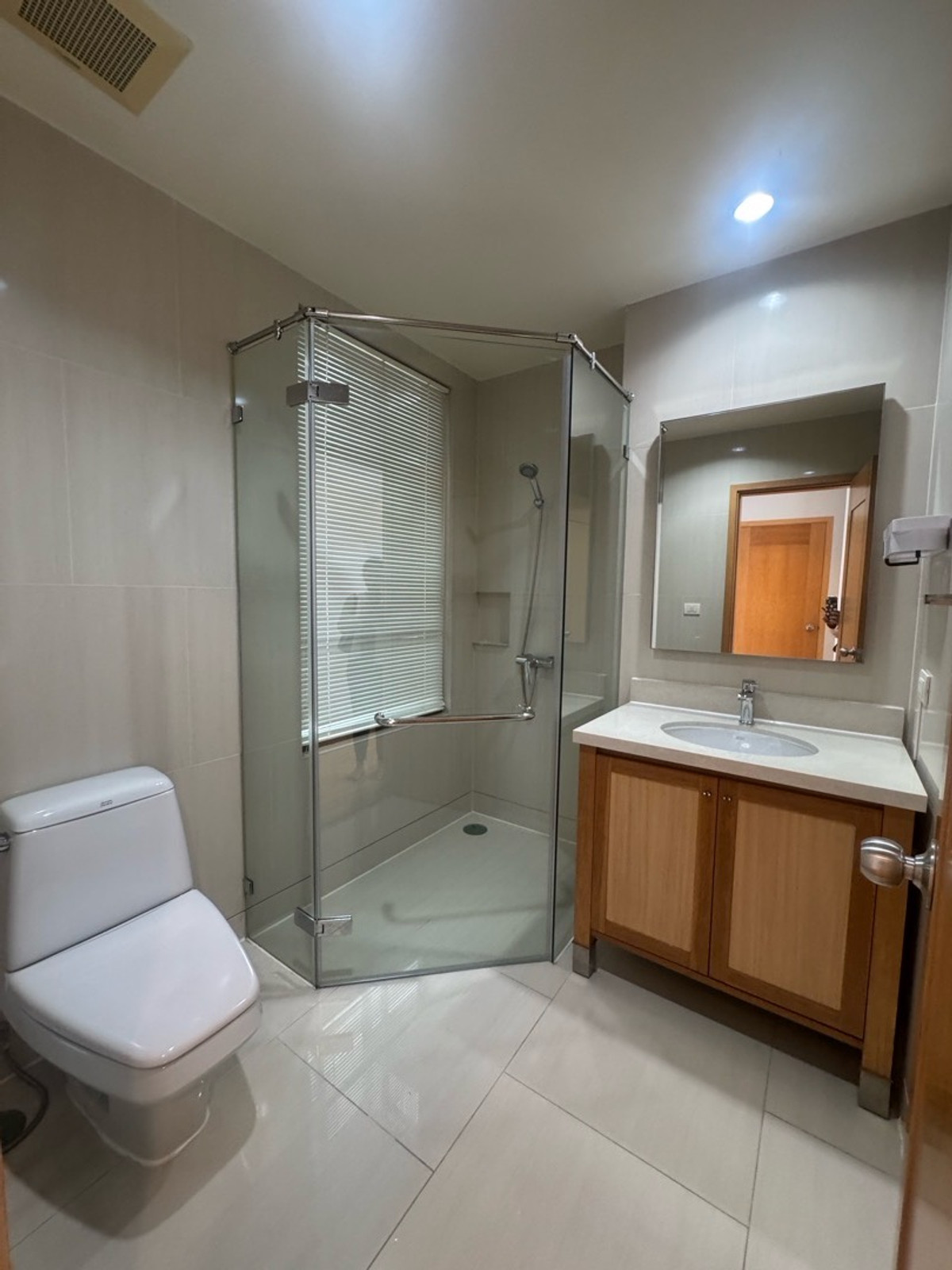 For RentCondoSukhumvit, Asoke, Thonglor : 🔥For urgent rent🔥The Emporio Place, 2 bedrooms, 3 bathrooms, fully furnished, ready to move in❗