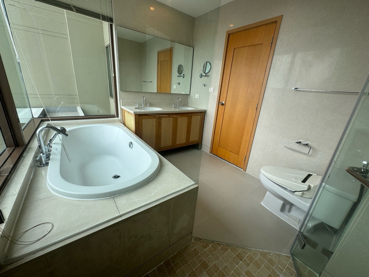 For RentCondoSukhumvit, Asoke, Thonglor : 🔥For urgent rent🔥The Emporio Place, 2 bedrooms, 3 bathrooms, fully furnished, ready to move in❗