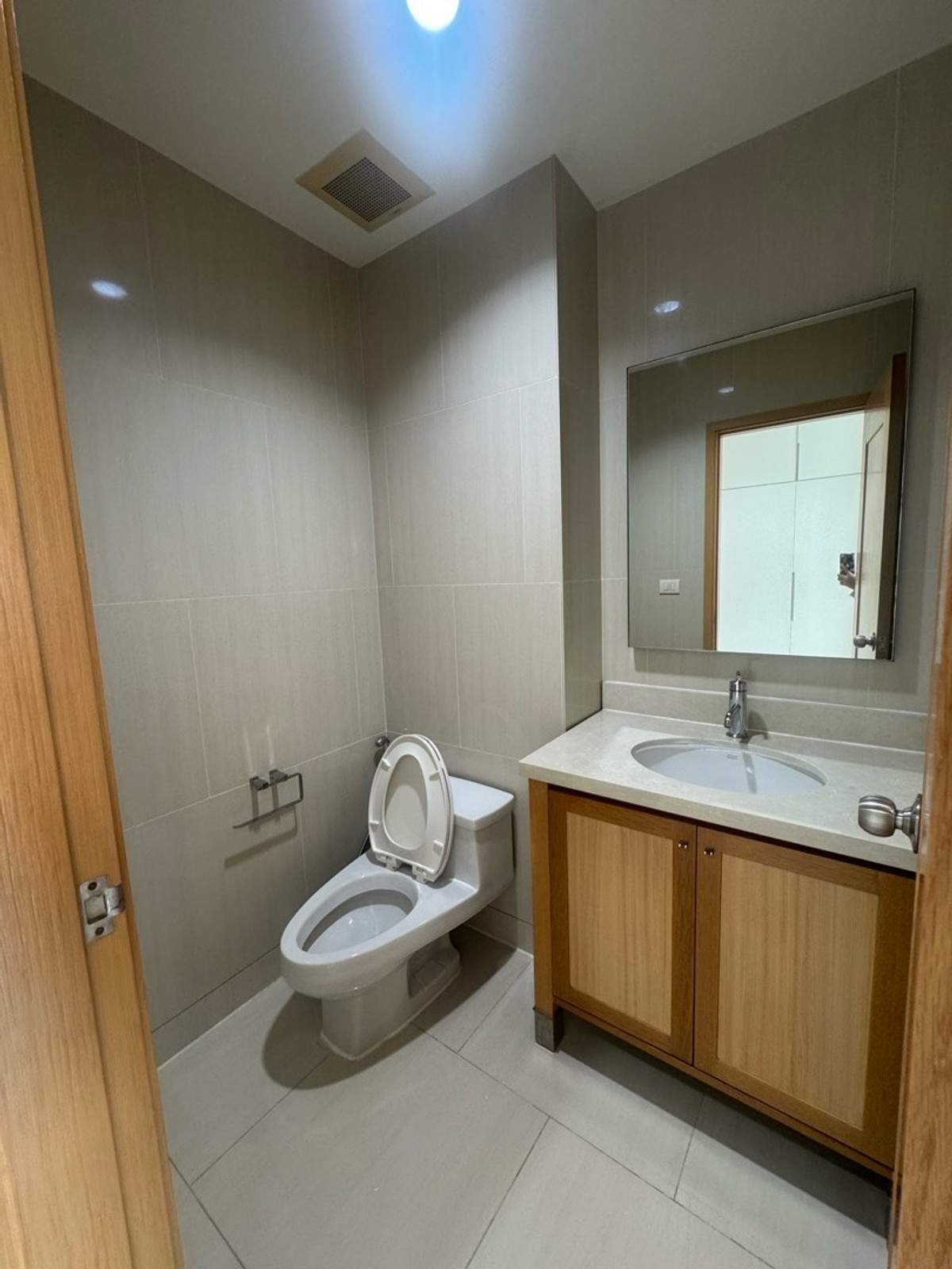 For RentCondoSukhumvit, Asoke, Thonglor : 🔥For urgent rent🔥The Emporio Place, 2 bedrooms, 3 bathrooms, fully furnished, ready to move in❗