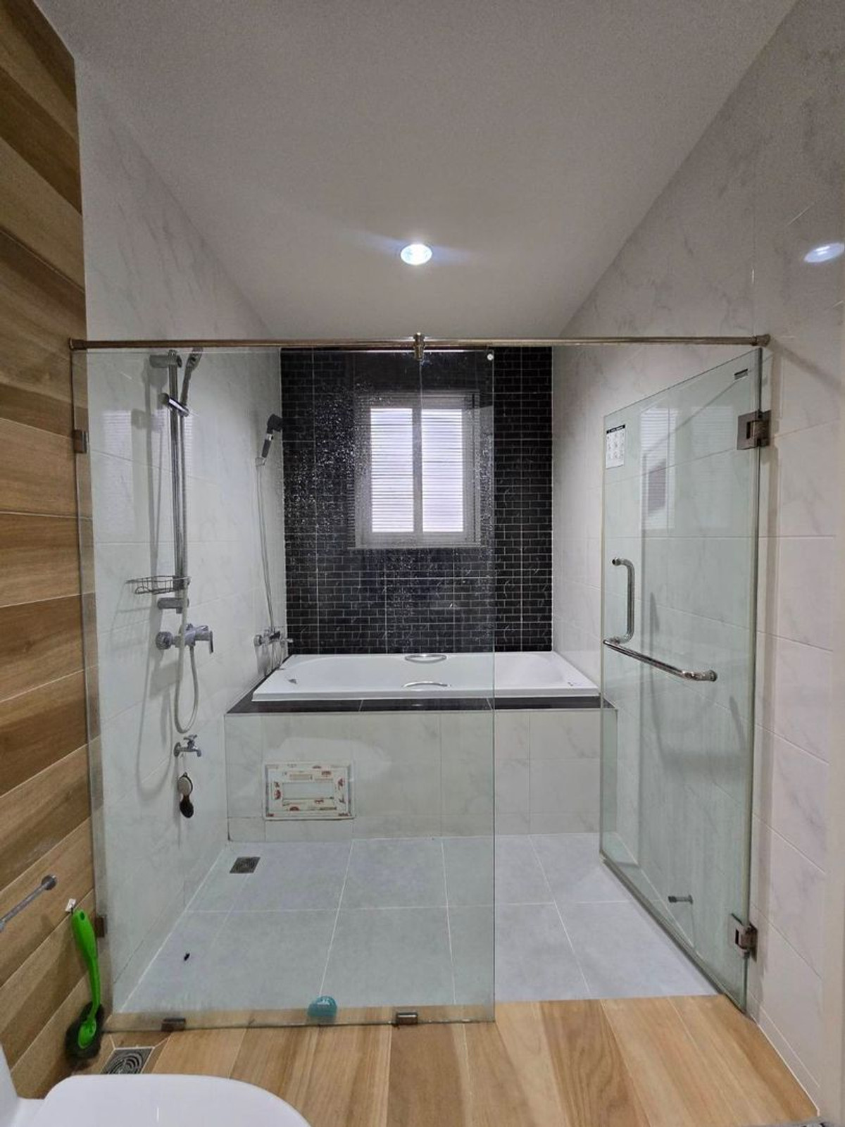 For SaleHousePathum Thani,Rangsit, Thammasat : 2-story detached house for sale, 4 bedrooms, 5 bathrooms, Suetrong Cozy Project, The Oxy, Rangsit Khlong 6, parking for 4 cars, area 80 square meters.