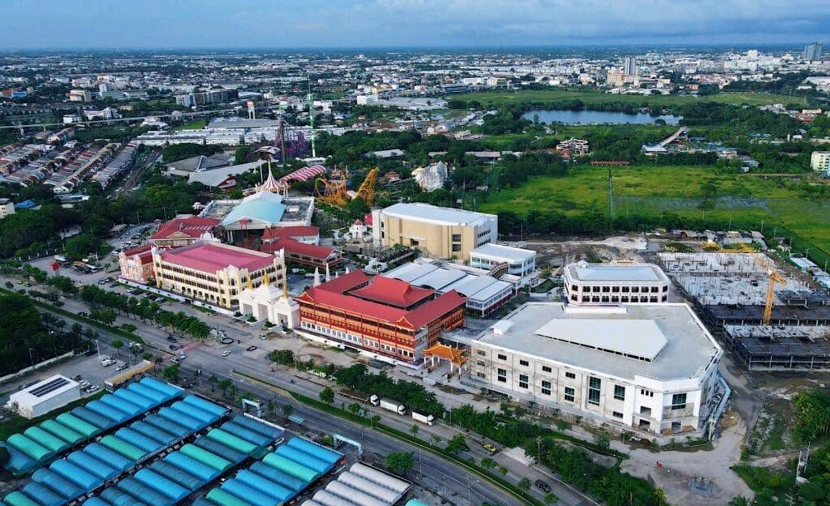 For RentRetail SpaceNawamin, Ramindra : For Rent – Large Commercial Space at “Siam Park Area”