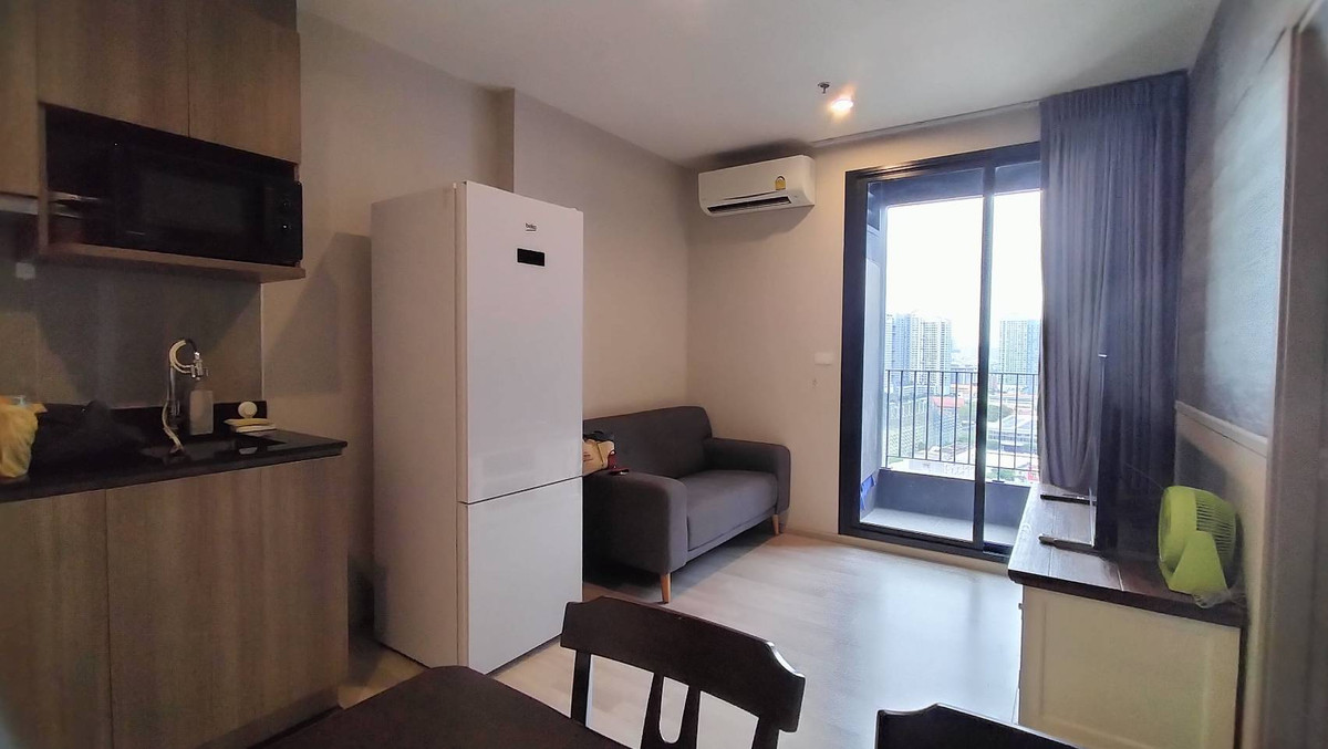 For RentCondoBangna, Bearing, Lasalle : Big, beautiful room available for rent. Give good furniture There is a water filter for rent, 1 bedroom, 1 bathroom, Ideo Mobi Sukhumvit East Point.