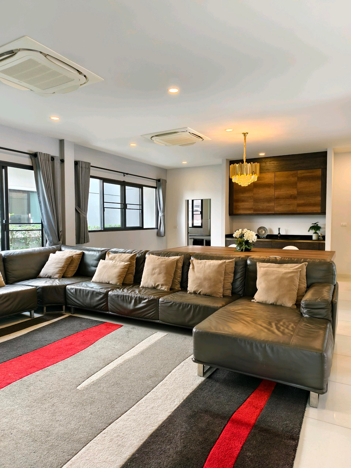 ขายบ้านบางนา แบริ่ง ลาซาล : ขายบ้านเดี่ยว the city บางนากม 7 ใกล้เมกาบางนา 390 ตรม. 5 นอน 6 น้ำ 3 จอด *มีห้องแม่บ้าน