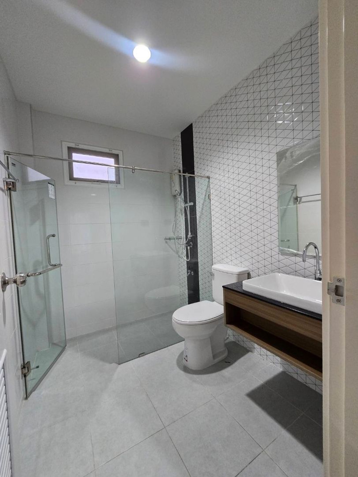 For SaleHousePathum Thani,Rangsit, Thammasat : 2-story detached house for sale, 4 bedrooms, 5 bathrooms, Suetrong Cozy Project, The Oxy, Rangsit Khlong 6, parking for 4 cars, area 80 square meters.