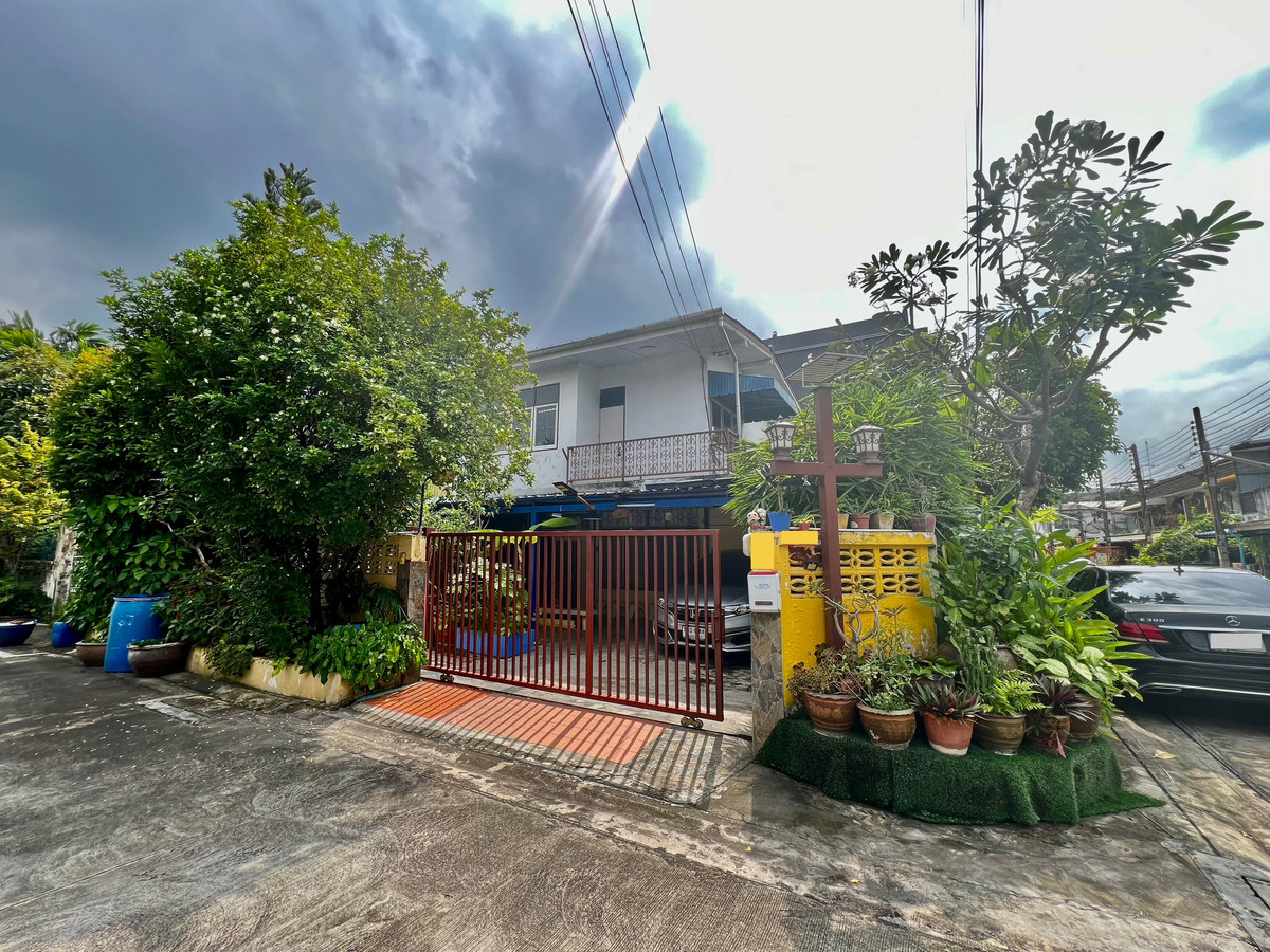 ขายบ้านโชคชัย4 ลาดพร้าว71 : ขายบ้านเดี่ยว 2 ชั้น หลังมุม บนที่ดิน 60 ตร.วา | ทำเลทอง โชคชัย 4 | ใกล้ตลาดกองปราบ–รวมโชค เดินทางสะดวกทุกเส้นทาง