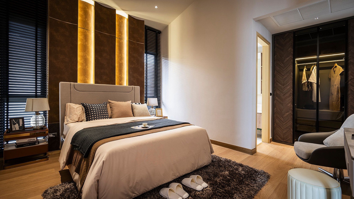 For SaleHousePattaya, Bangsaen, Chonburi : Wisdom First Residence Chonburi, luxury single-detached house. Pool villa style in the middle of Wisdom Valley, 1,400 rai with a large common area.