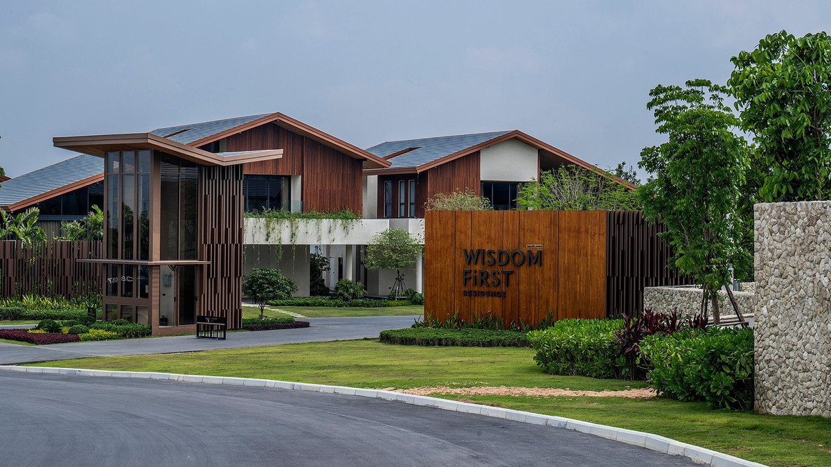 For SaleHousePattaya, Bangsaen, Chonburi : Wisdom First Residence Chonburi, luxury house designed by A49, next to Rugby School Thailand.