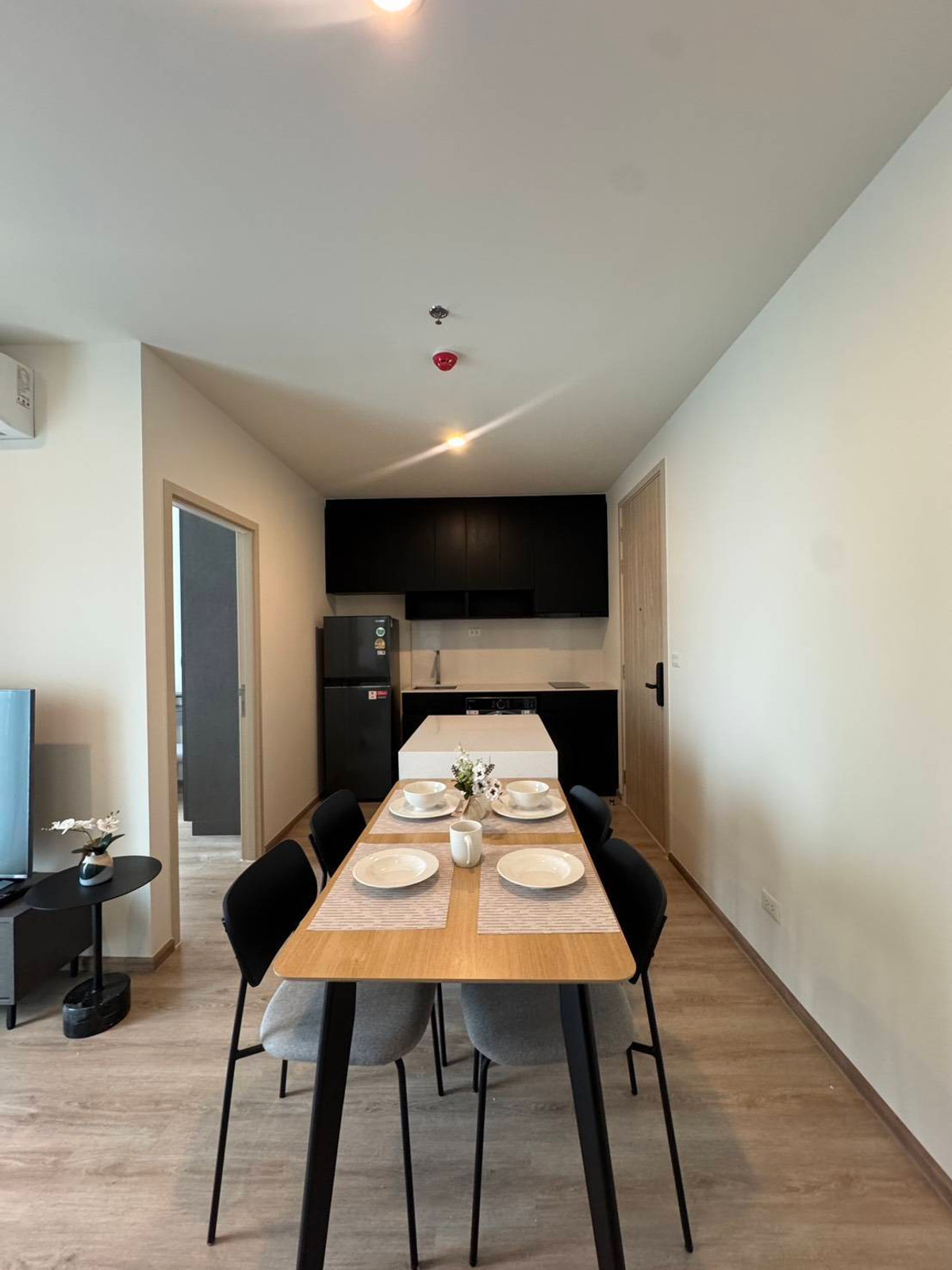 ให้เช่าคอนโดพระราม 9 เพชรบุรีตัดใหม่ RCA : Nue Distric R9 คอนโดติด mrt rama9 ทำเลดีมาก ใกล้ mrt,central ว่างพร้อมให้เช่า 2 ห้องนอน