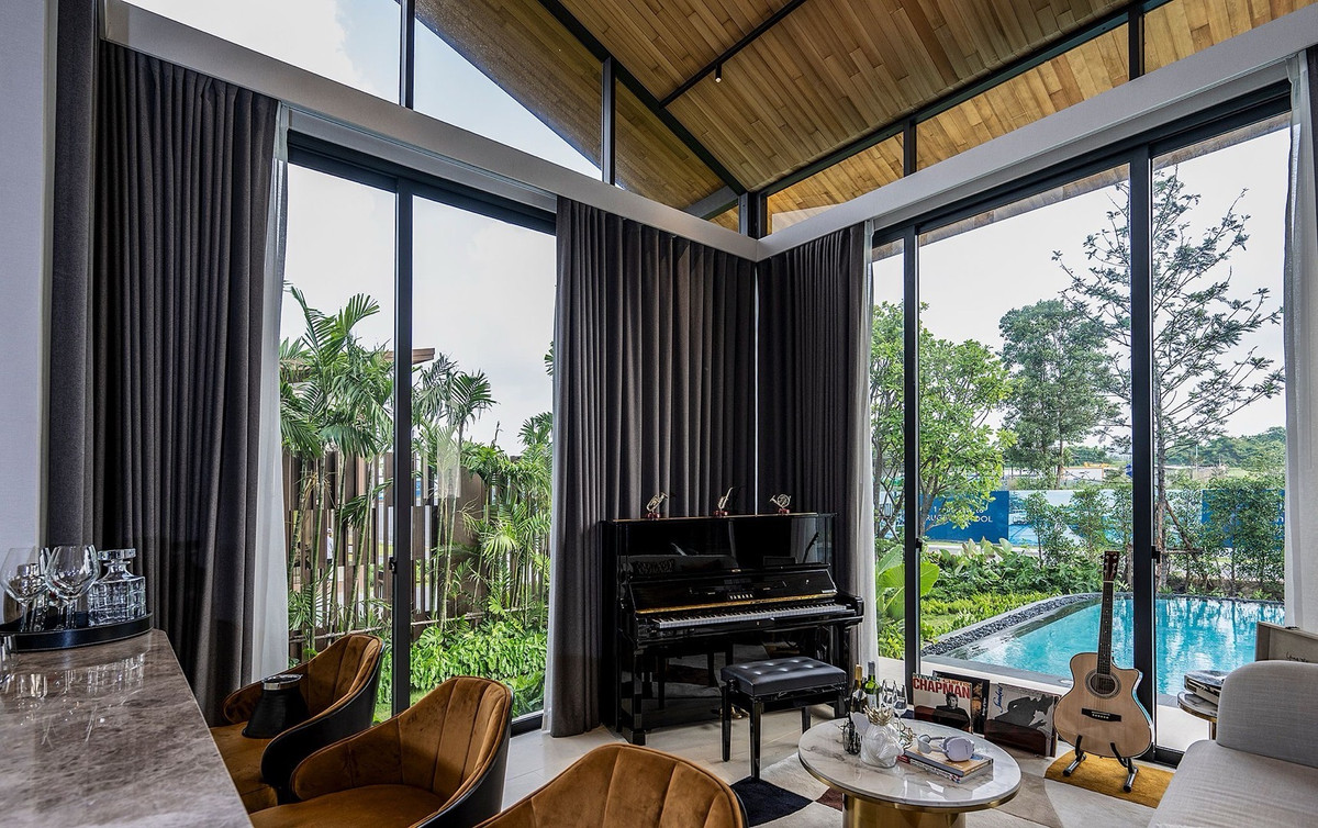For SaleHousePattaya, Bangsaen, Chonburi : Wisdom First Residence Chonburi, luxury single-detached house. Pool villa style in the middle of Wisdom Valley, 1,400 rai with a large common area.