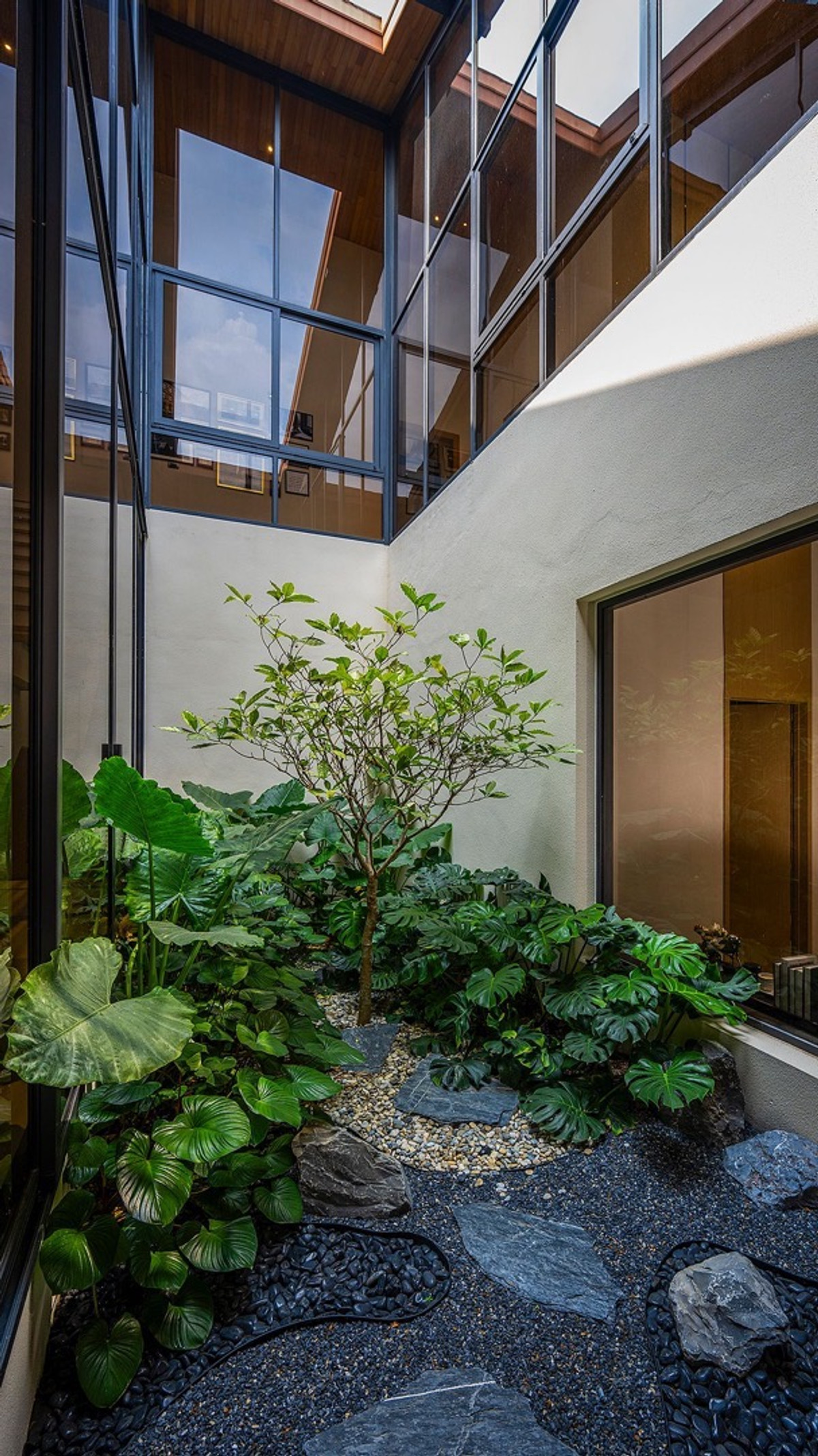 For SaleHousePattaya, Bangsaen, Chonburi : Wisdom First Residence Chonburi, luxury single-detached house. Pool villa style in the middle of Wisdom Valley, 1,400 rai with a large common area.