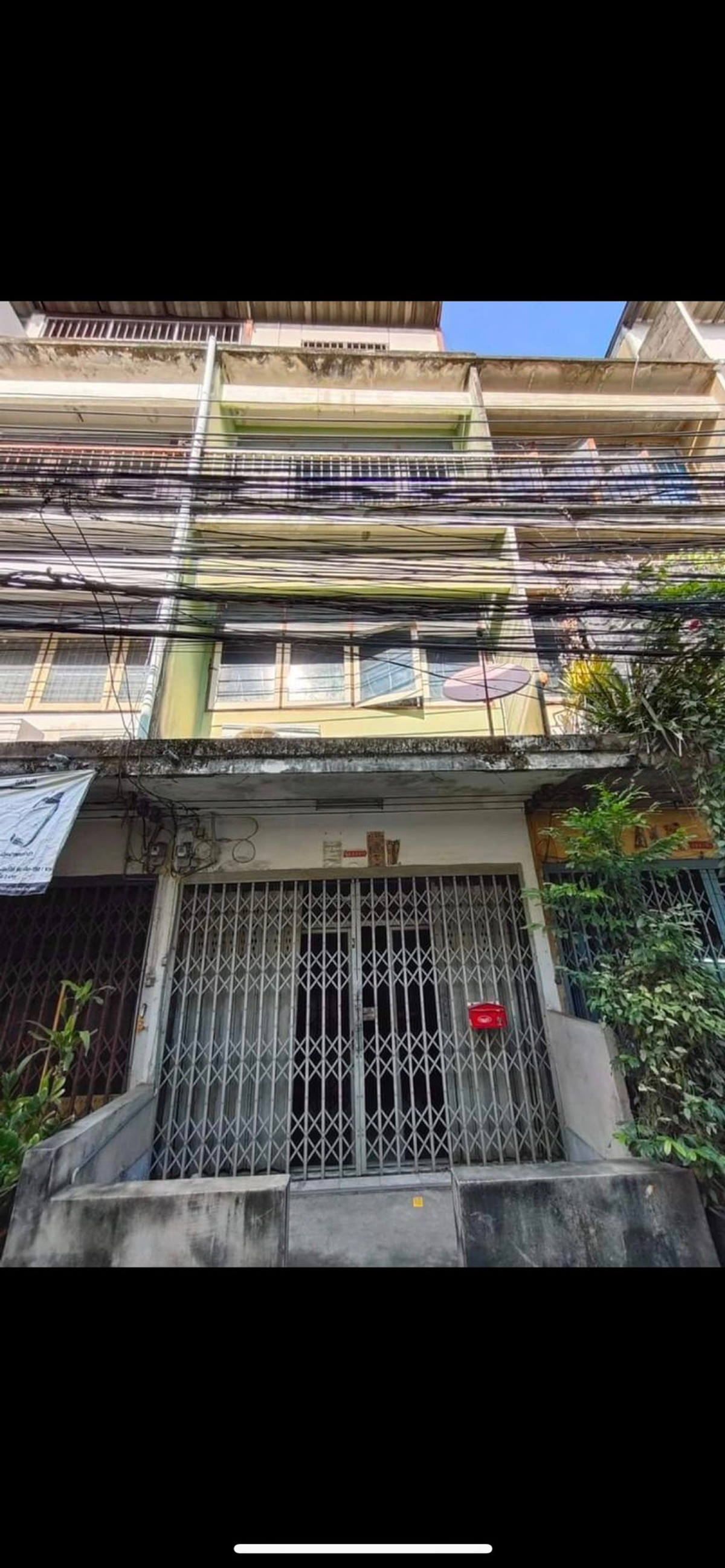 ขายอาคารพาณิชย์สาทร นราธิวาส : ขายตึกแถว 3.5 ชั้น เจริญกรุง ซอย 93 เนื้อที่ 10 ตารางวา 