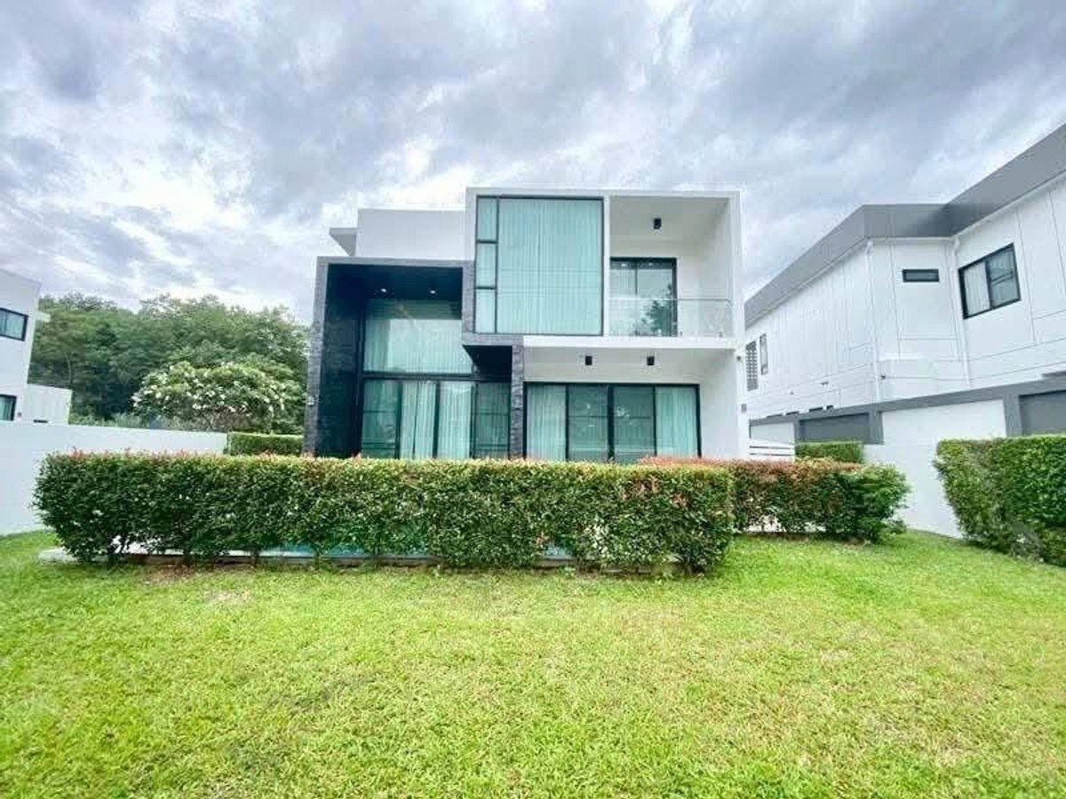 For SaleChiang Mai : Luxury pool villa for sale Usable area 284 sq m., 4 bedrooms, mountain view, with tenant until September 2026.