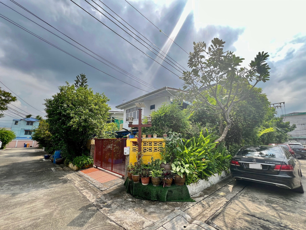 ขายบ้านโชคชัย4 ลาดพร้าว71 : ขายบ้านเดี่ยว 2 ชั้น หลังมุม บนที่ดิน 60 ตร.วา | ทำเลทอง โชคชัย 4 | ใกล้ตลาดกองปราบ–รวมโชค เดินทางสะดวกทุกเส้นทาง