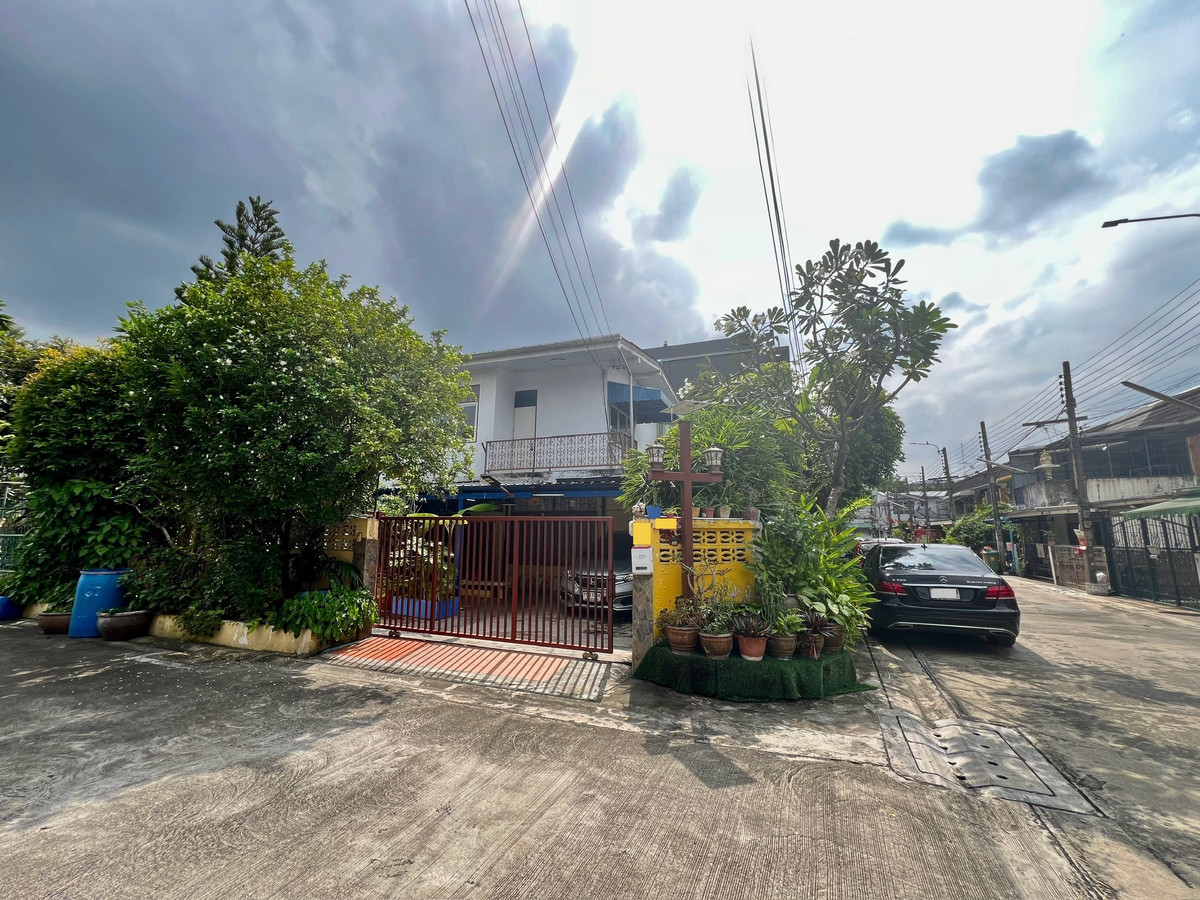 ขายบ้านโชคชัย4 ลาดพร้าว71 : ขายบ้านเดี่ยว 2 ชั้น หลังมุม บนที่ดิน 60 ตร.วา | ทำเลทอง โชคชัย 4 | ใกล้ตลาดกองปราบ–รวมโชค เดินทางสะดวกทุกเส้นทาง