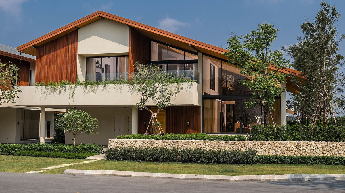 For SaleHousePattaya, Bangsaen, Chonburi : Wisdom First Residence Chonburi, luxury house designed by A49, next to Rugby School Thailand.