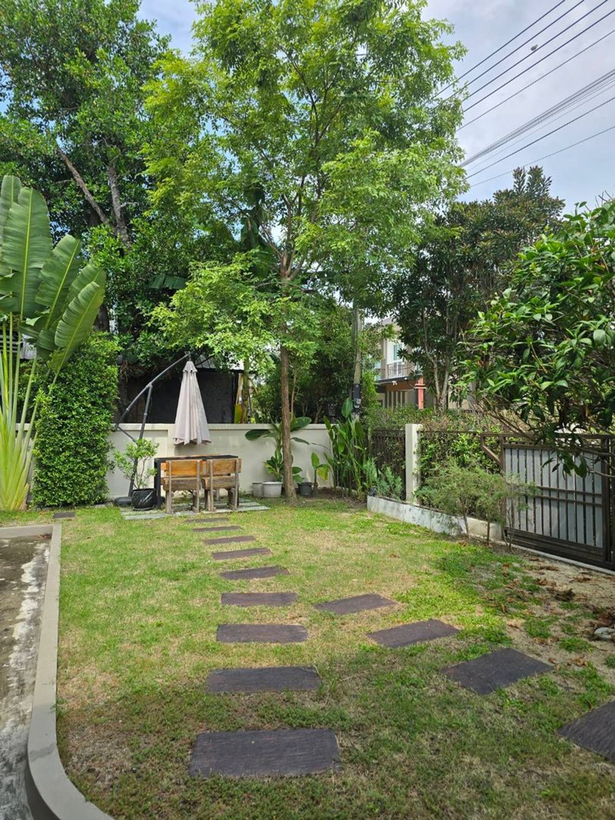 For SaleHousePathum Thani,Rangsit, Thammasat : 2-story detached house for sale, 4 bedrooms, 5 bathrooms, Suetrong Cozy Project, The Oxy, Rangsit Khlong 6, parking for 4 cars, area 80 square meters.
