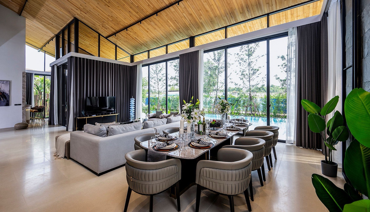 For SaleHousePattaya, Bangsaen, Chonburi : Wisdom First Residence Chonburi, luxury single-detached house. Pool villa style in the middle of Wisdom Valley, 1,400 rai with a large common area.