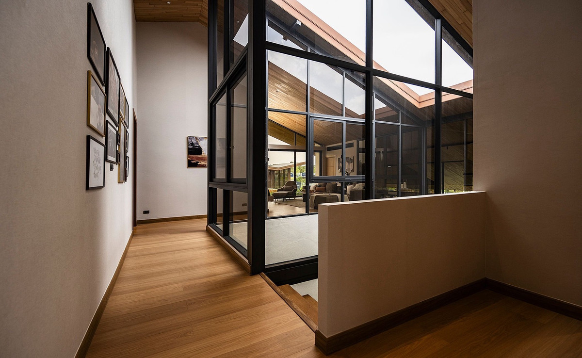 For SaleHousePattaya, Bangsaen, Chonburi : Wisdom First Residence Chonburi, luxury single-detached house. Pool villa style in the middle of Wisdom Valley, 1,400 rai with a large common area.