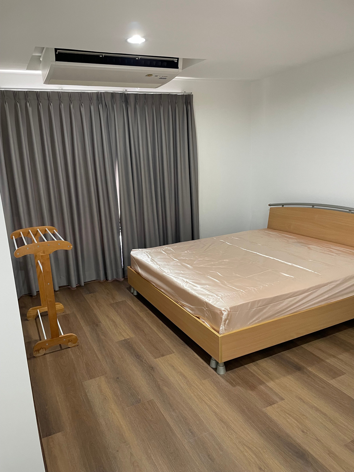 ให้เช่าคอนโดพระราม 3 สาธุประดิษฐ์ : ให้เช่าคอนโด Bangkok Garden เฟอร์นิเจอร์ครบ (S15-8765)