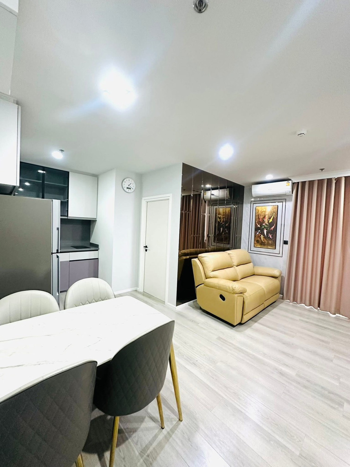 For RentCondoRama3 (Riverside),Satupadit : The Key Rama3 available for rent, 2 bedrooms, next to the river, next to terminal rama3 mall, price negotiable, can make an appointment to view.