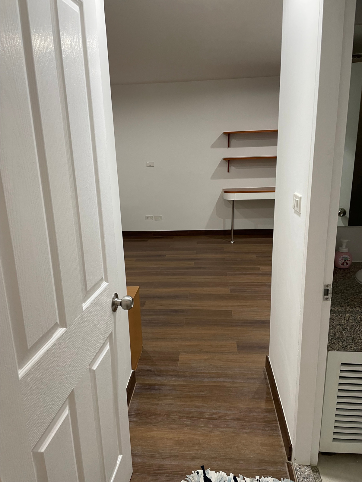 ให้เช่าคอนโดพระราม 3 สาธุประดิษฐ์ : ให้เช่าคอนโด Bangkok Garden เฟอร์นิเจอร์ครบ (S15-8765)