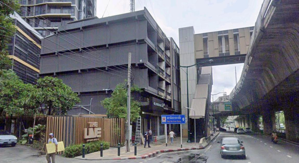 For RentShop HouseSapankwai,Jatujak : FOR RENT | Commercial building in front of The Line Chatuchak Mo Chit, next to BTS/MRT, area 626 sq m., suitable for an office.