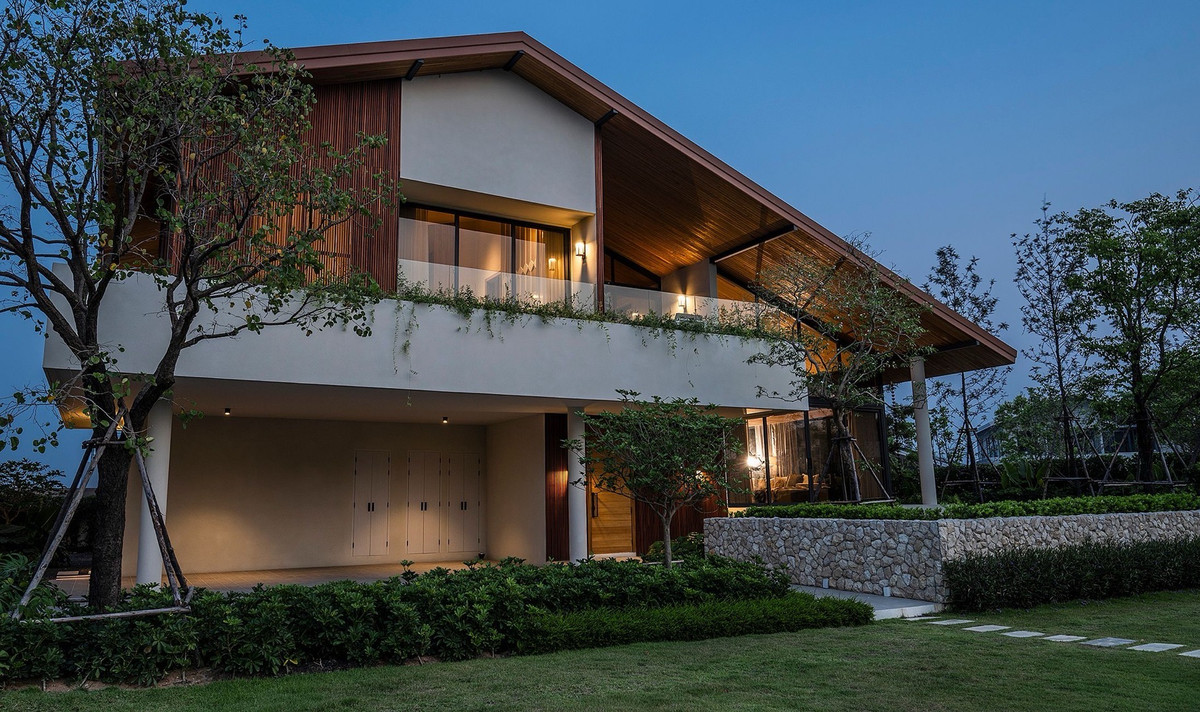 For SaleHousePattaya, Bangsaen, Chonburi : Wisdom First Residence Chonburi, luxury house designed by A49, next to Rugby School Thailand.