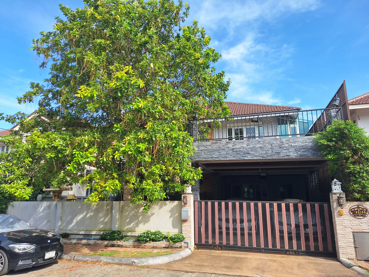 For SaleHouseLadkrabang, Suwannaphum Airport : Urgent sale! Owner is selling it himself. Phatra Village On Nut-Wongwaen  2-story detached house, 58 sq m., near Mega Bangna.
