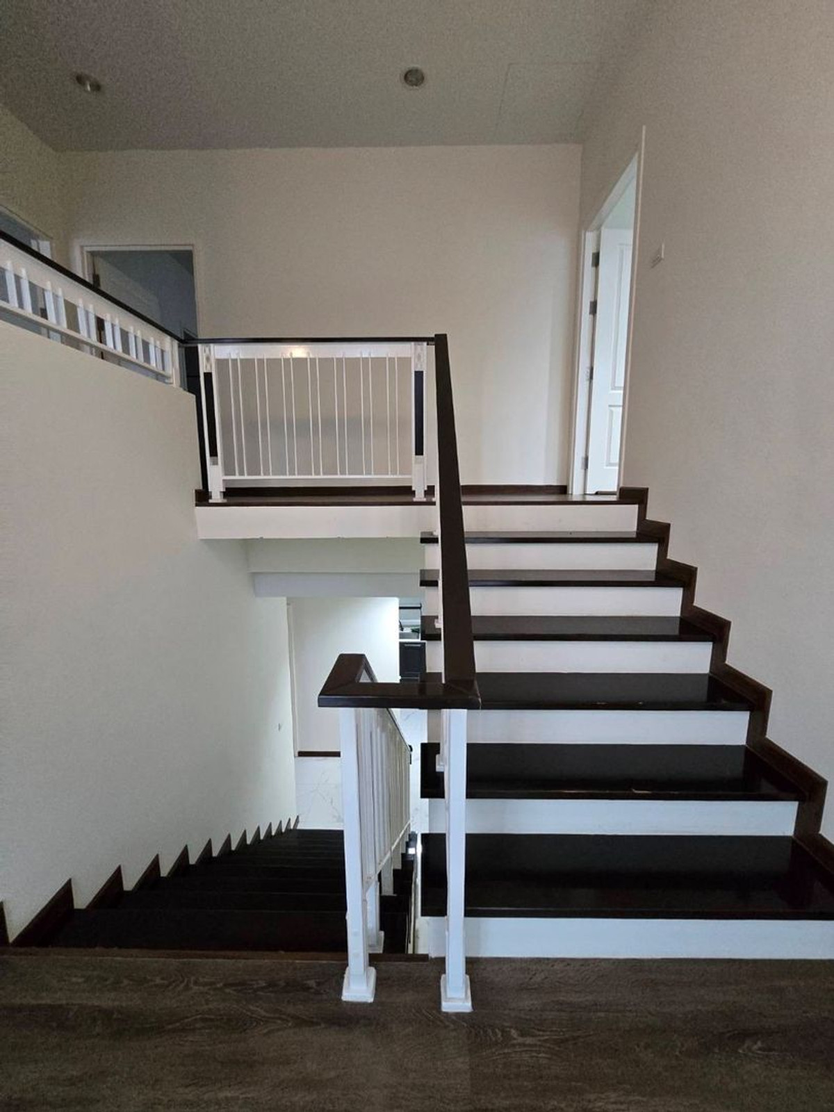 For SaleHousePathum Thani,Rangsit, Thammasat : 2-story detached house for sale, 4 bedrooms, 5 bathrooms, Suetrong Cozy Project, The Oxy, Rangsit Khlong 6, parking for 4 cars, area 80 square meters.