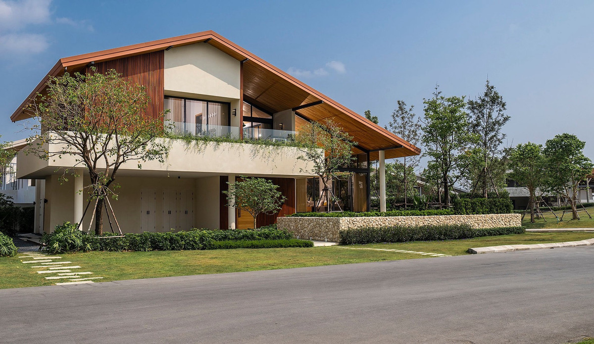 For SaleHousePattaya, Bangsaen, Chonburi : Wisdom First Residence Chonburi, luxury house designed by A49, next to Rugby School Thailand.