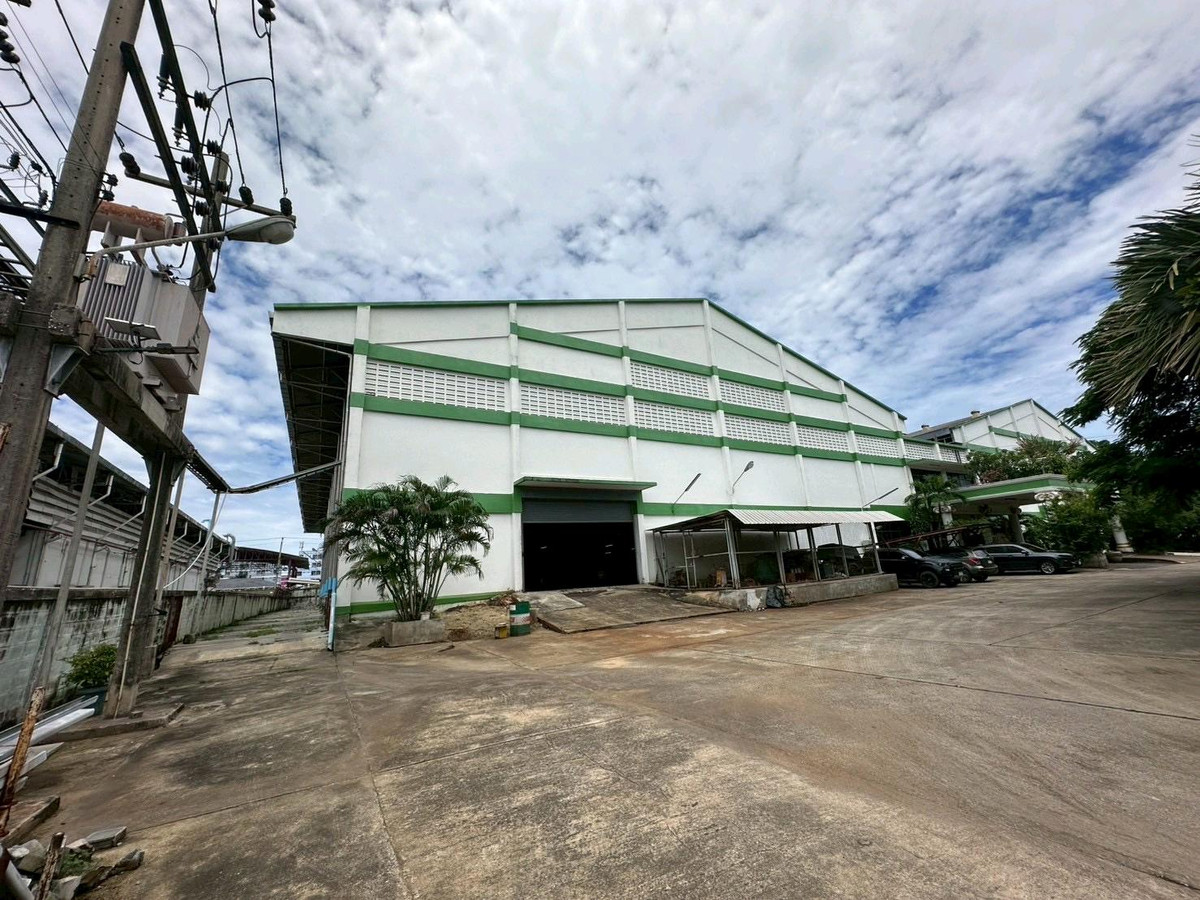 For SaleFactorySamut Prakan,Samrong : Factory for sale near Bang Phli Industrial Estate, area 7 rai, selling very cheap, 50,000 per square wa.
