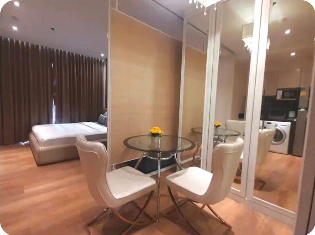 For RentCondoSukhumvit, Asoke, Thonglor : 🏙️ [Garden View] High-End Living at Park Origin Phrom Phong - Fully Furnished & Ready to Move in!