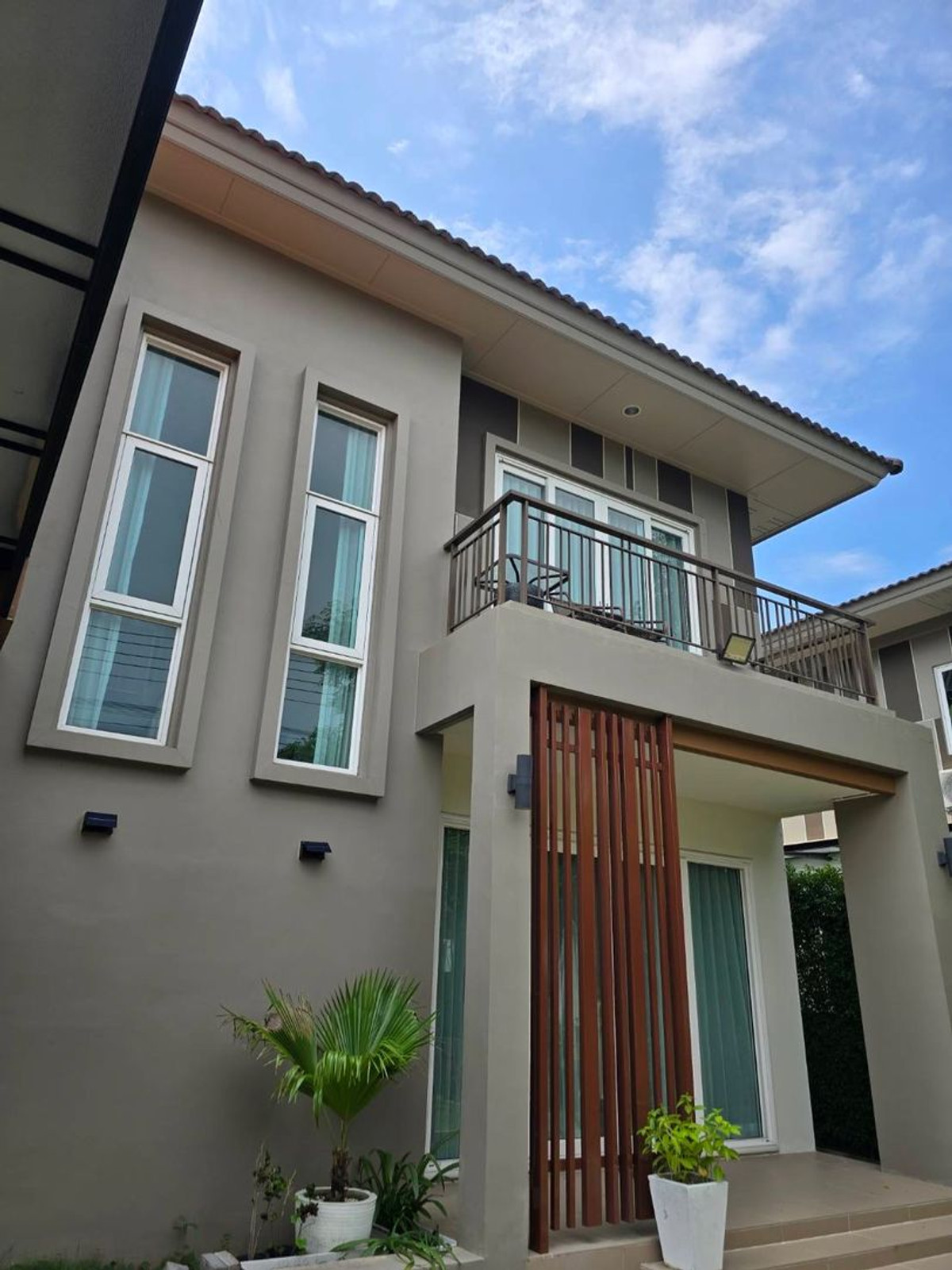 For SaleHousePathum Thani,Rangsit, Thammasat : 2-story detached house for sale, 4 bedrooms, 5 bathrooms, Suetrong Cozy Project, The Oxy, Rangsit Khlong 6, parking for 4 cars, area 80 square meters.
