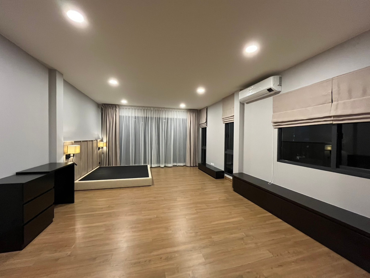 For RentHouseBangna, Bearing, Lasalle : Luxurious house for rent, ready to move in, Centro Bangna (Centro Bangna), near Mega Bangna and international schools.