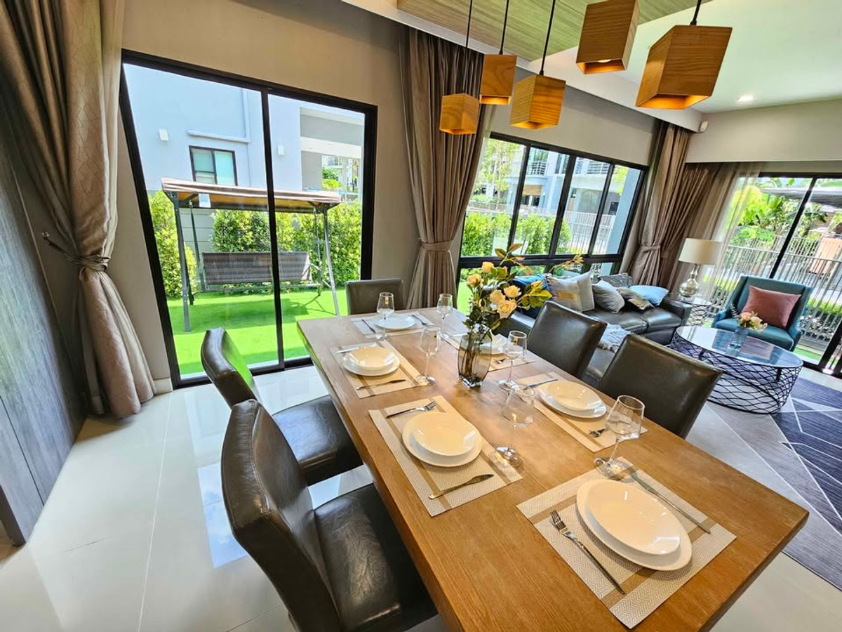 For RentHouseLadkrabang, Suwannaphum Airport : P-2851 Luxurious detached house, good location, ready to move in, near Seacon Square and Paradise Park and Suan Luang Rama IX.