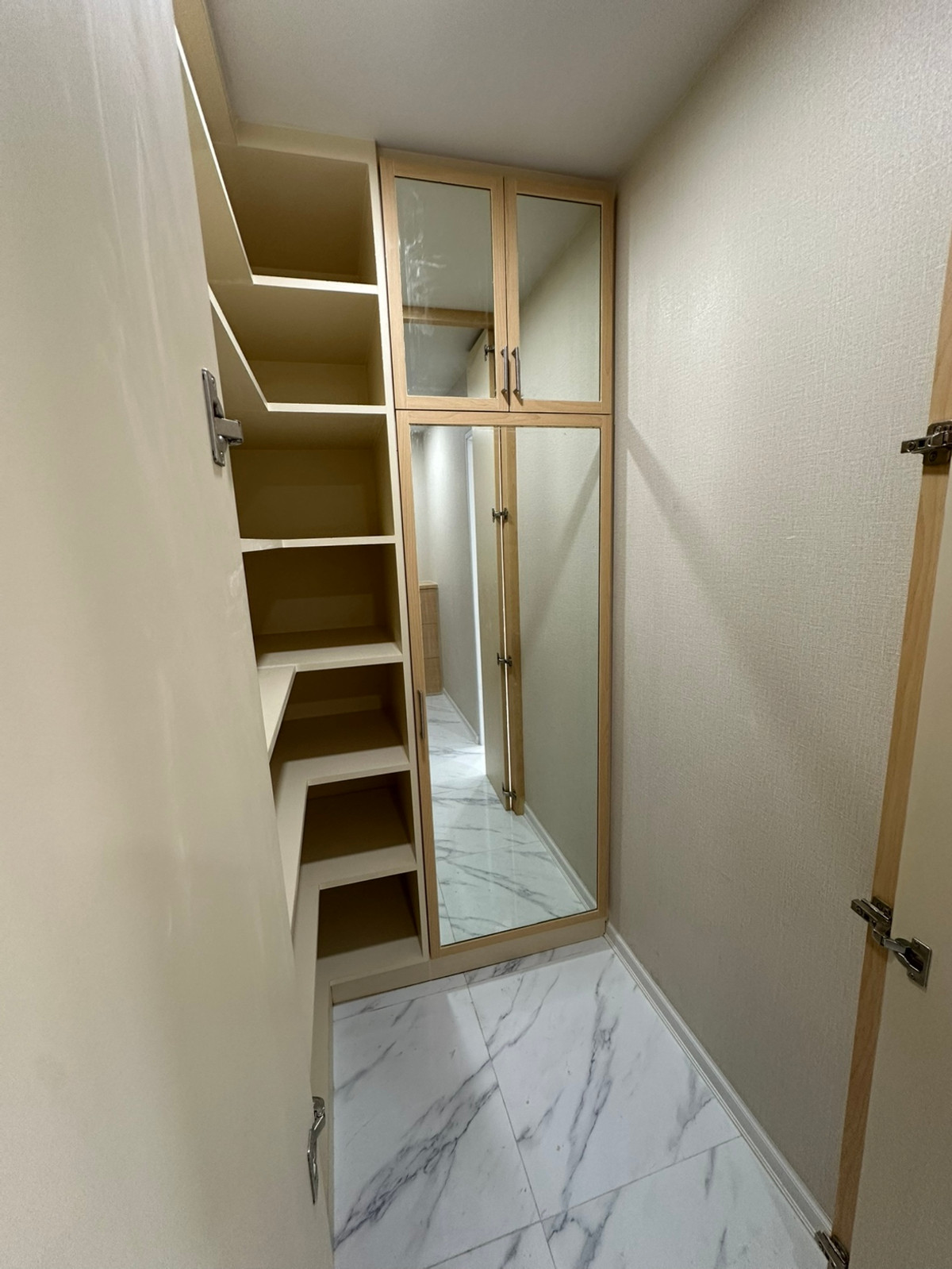 ขายคอนโดสาทร นราธิวาส : FQ ขายคอนโด Sathorn Suites Condominium ราคา 4,500,000 บาท [MKs251107]