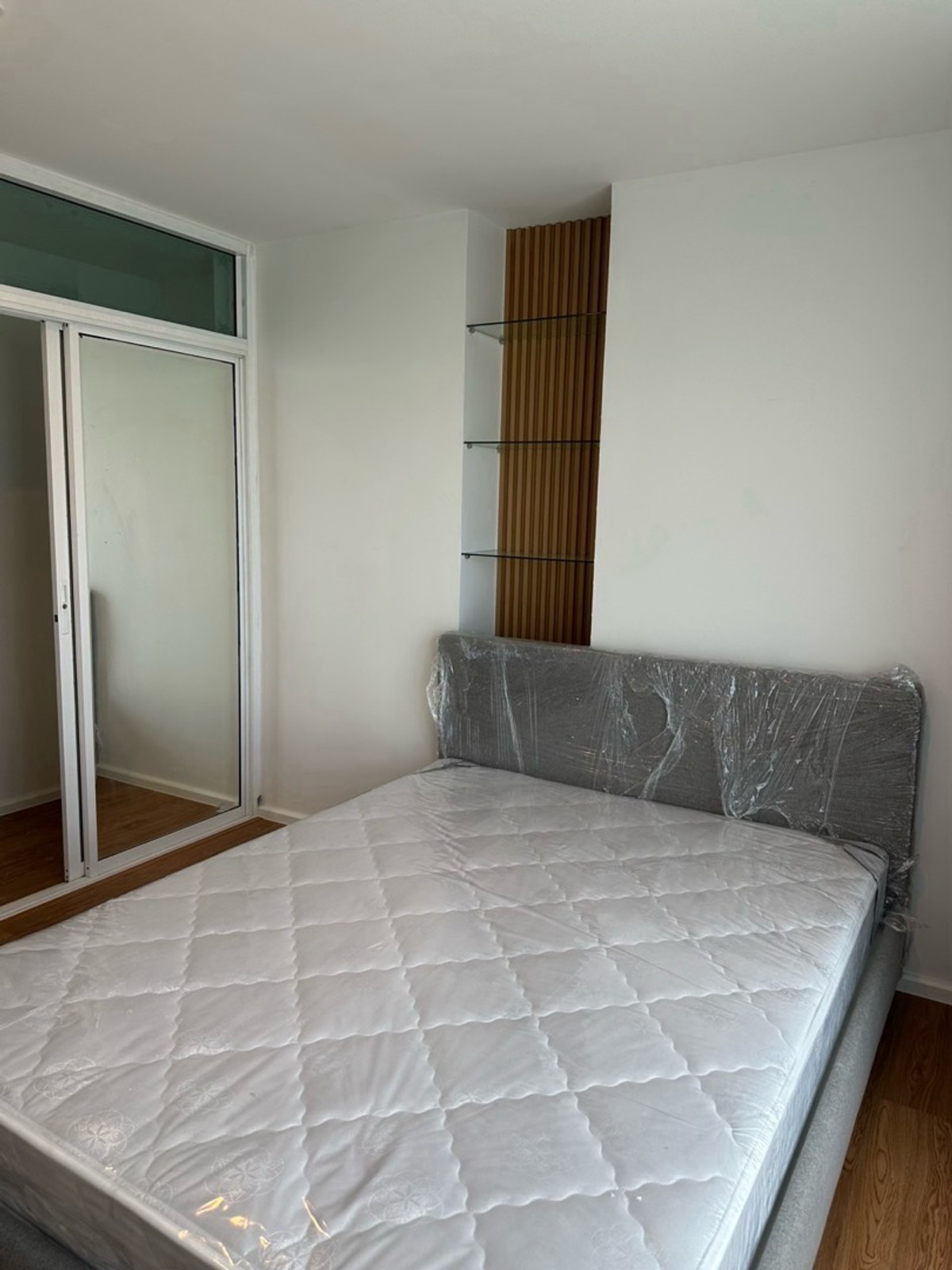 For RentCondoBangna, Bearing, Lasalle : 🏠 Condo for rent at The Niche Mono Bangna, 13,000 baht per month
🎉 Near Central Bangna, just 1 km away, and 1.4 km from MRT Sri Eiam. Fully furnished, ready to move in. 🔥 